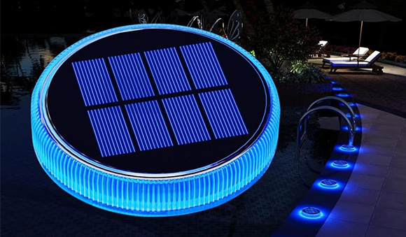 No Wiring, No Fear of Vehicle Pressure! How Does This Solar Deck Light Make Gardens 'Glow Automatically' at Night?